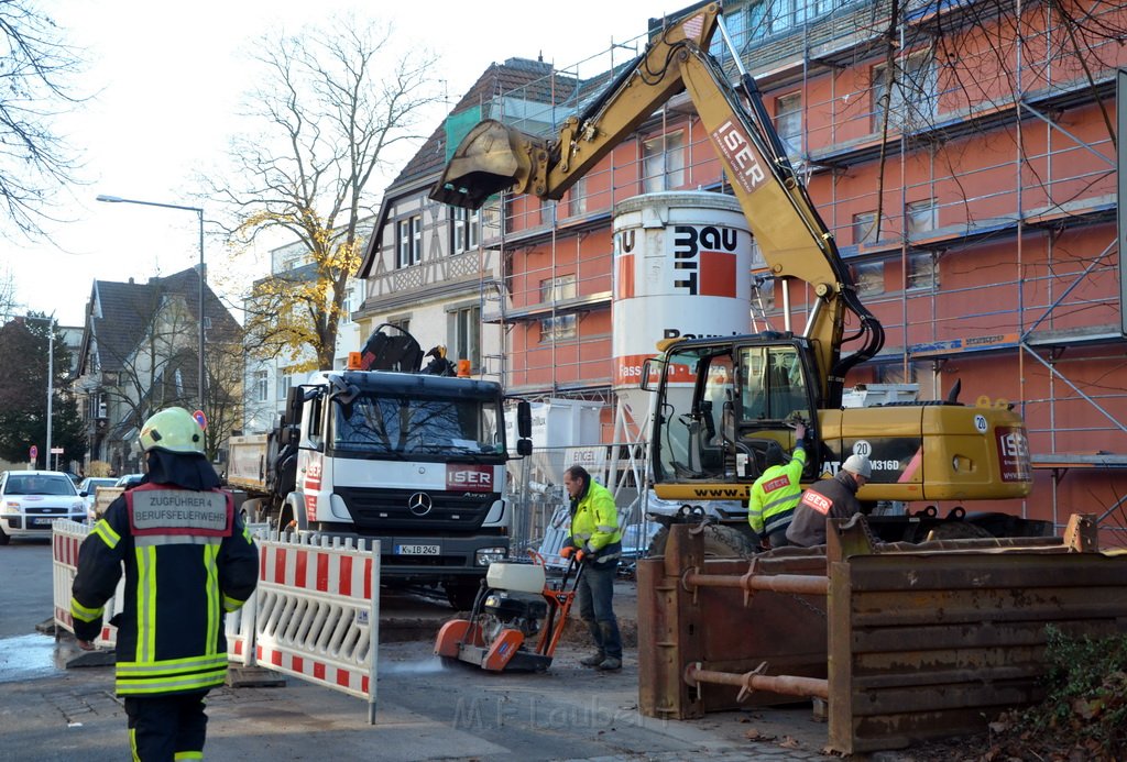 Gasaustritt 2 Koeln Ehrenfeld Lindenbornstr P52.JPG - Miklos Laubert